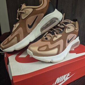 Nike Women's Tan and Black Athletic Shoes